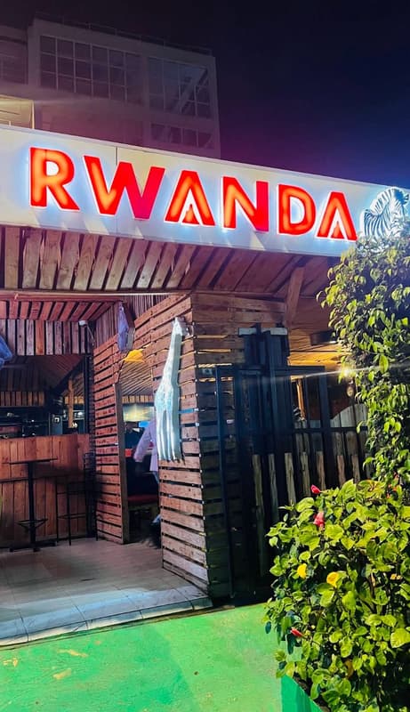 Outdoor seating and entrance at Issa Coffee (3)