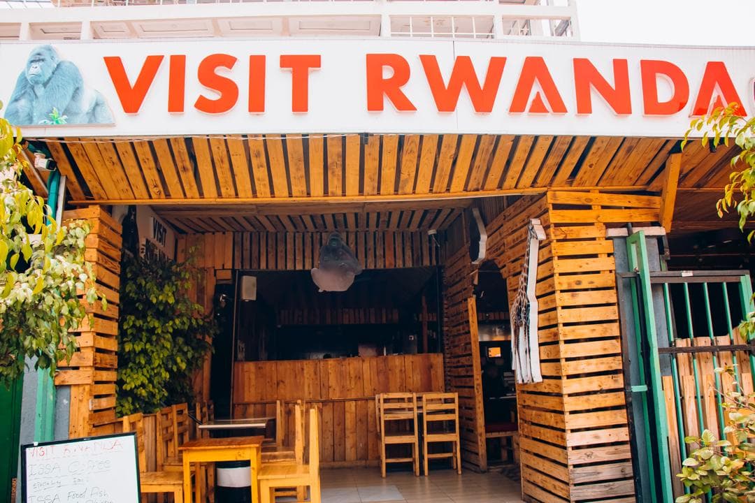 Outdoor seating and entrance at Issa Coffee (56)