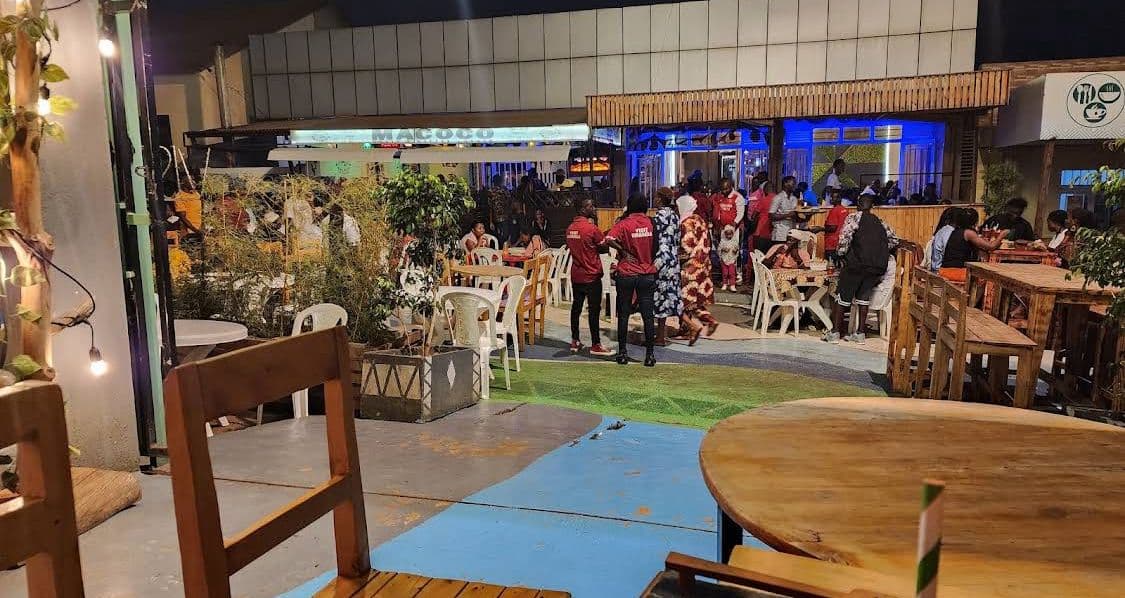 Indoor seating at Issa Coffee (12)